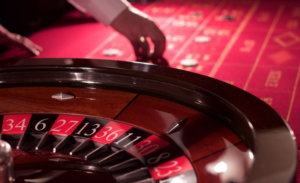Origins and evolution of roulette as a casino game