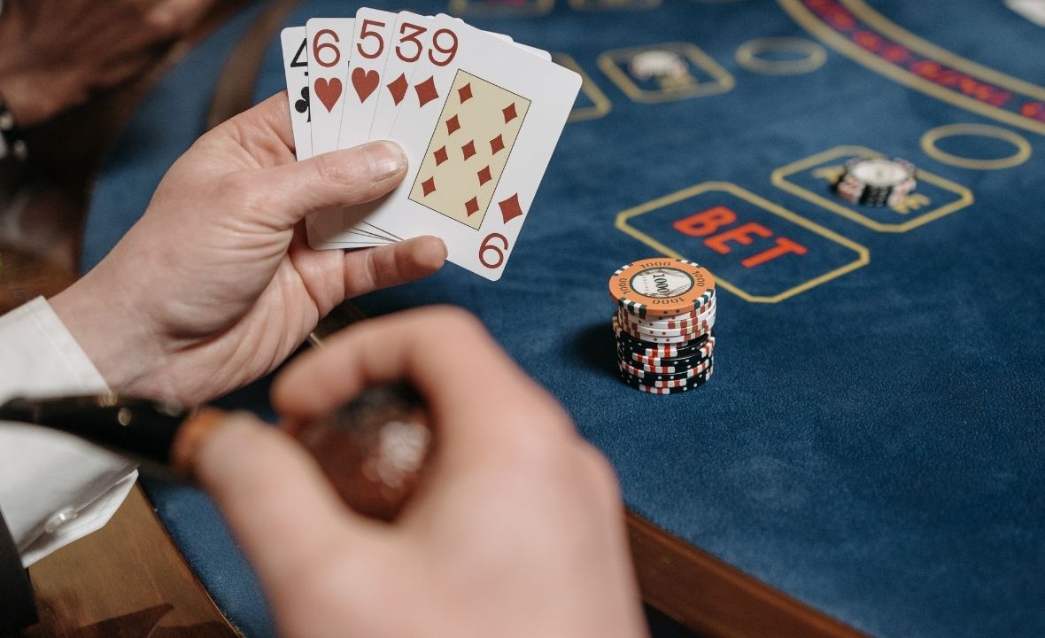 Mathematical concepts behind blackjack odds and probabilities